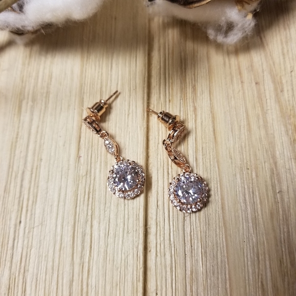 Insanely Gorgeous!! ROSE GOLD CZ Dangle earrings - Picture 6 of 8